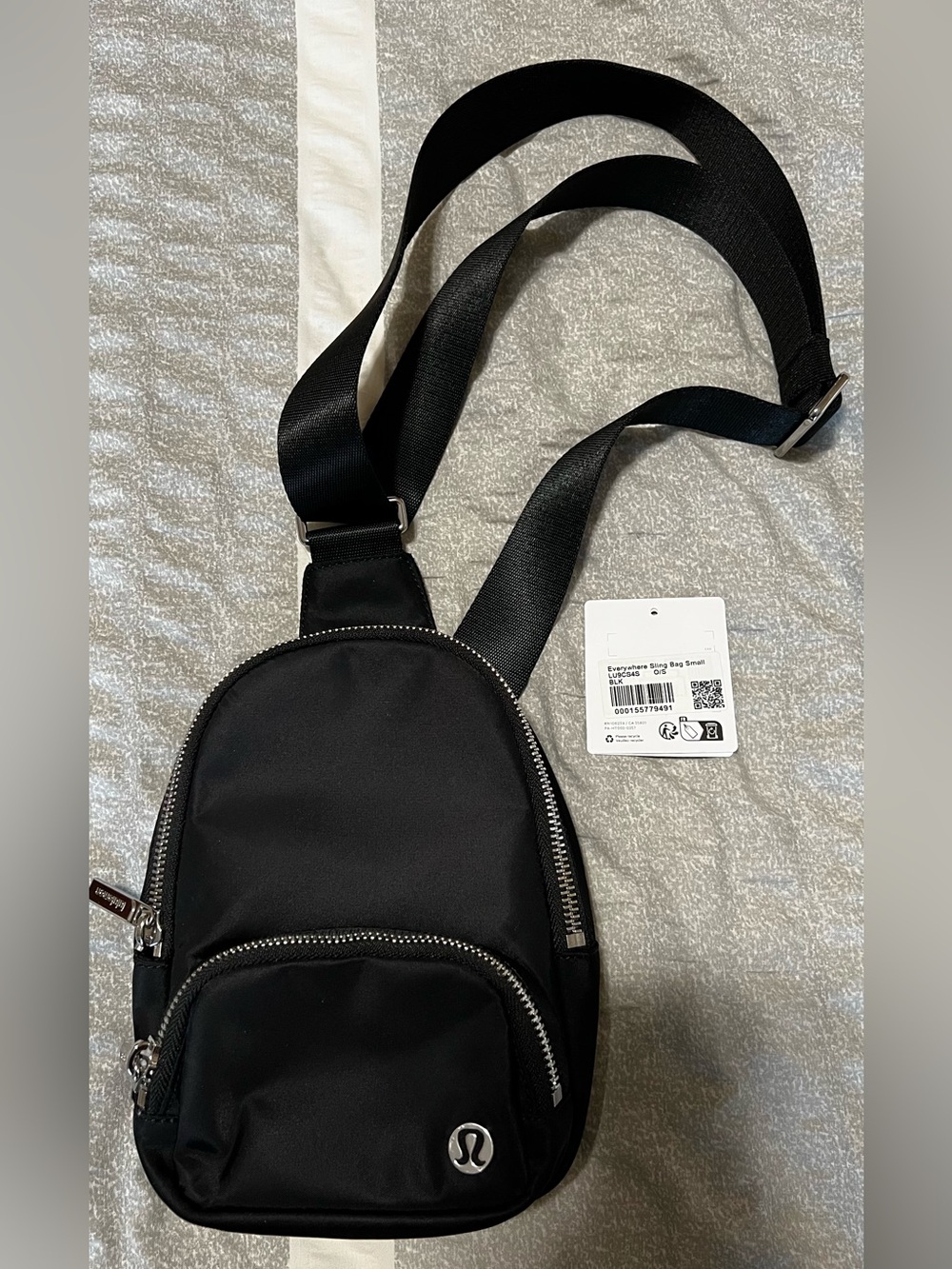Lululemon Everywhere Sling Bag Black Silver